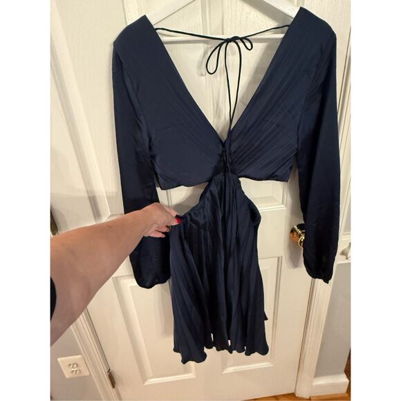 Abercrombie & Fitch Navy Satin Pleated Open Sided Long Sleeve Dress sz MT NWT - Picture 5 of 9